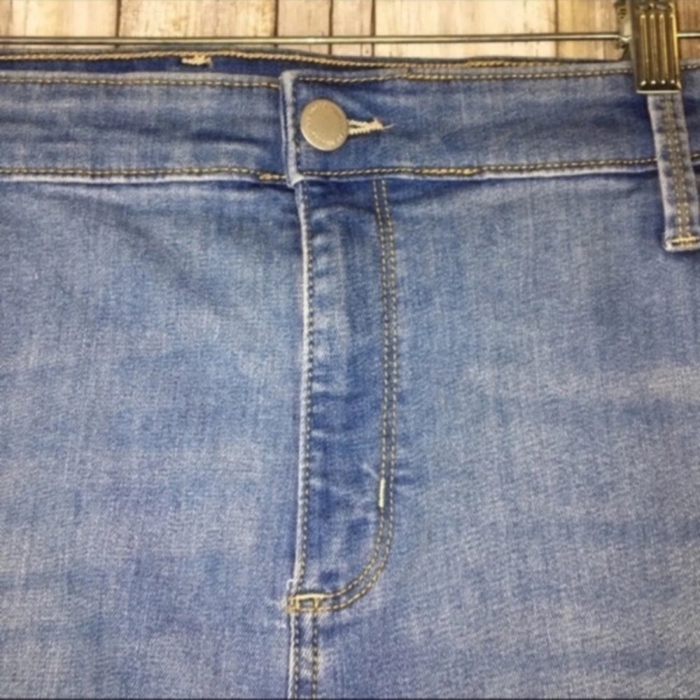 NWT Universal Thread Mid Rise Bermuda Shorts - Picture 4 of 7